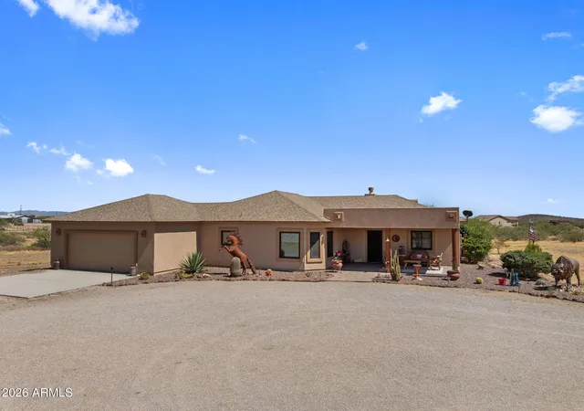 Photo 4 of Sale Pending at 27755 S Clydesdale Ave, Congress, AZ 85332 | MLS# 7045077 | Listing updated on 2026-09-24