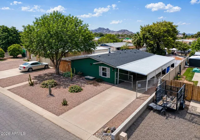 Photo 3 of Manufactured home for sale at 233 E Michelle Dr, Phoenix, AZ 85022 | MLS# 7030361 | Listing updated on 2026-09-21
