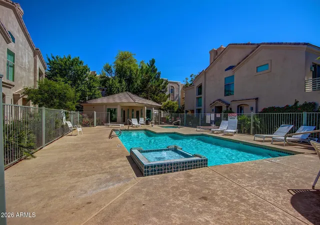 Listing Photo 5 - Condo for sale in building located at 7514 E Earll Dr, Scottsdale, AZ 85251 - Unit #39
