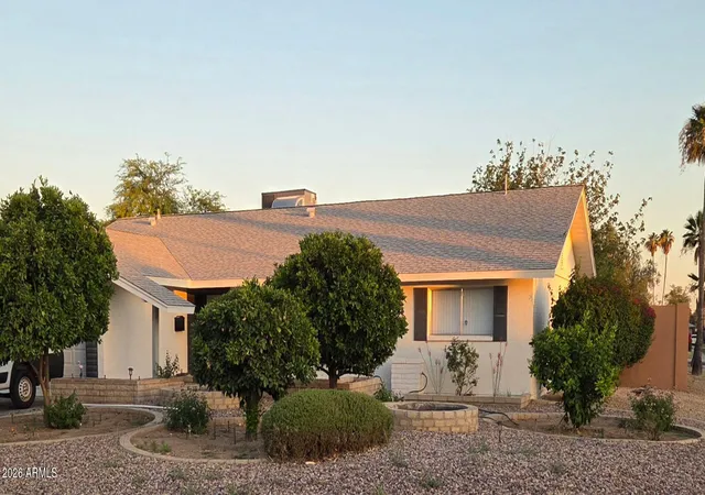 3rd image of 3555 W Acoma Dr, Phoenix, AZ 85053 | MLS# 7032406