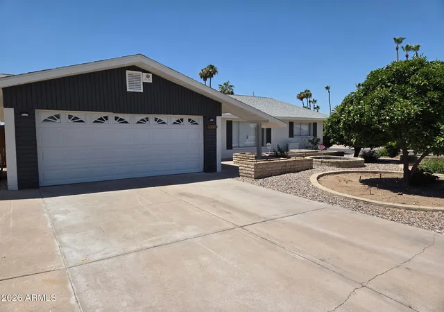 4th image of 3555 W Acoma Dr, Phoenix, AZ 85053 | MLS# 7032406