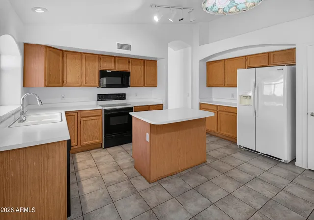 Photo 4 of Single family home for sale at 8916 W Davis Rd, Peoria, AZ 85382 | MLS# 7032068 | Listing updated on 2026-08-17