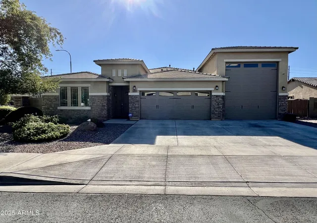 Photo 1 of Single family home for sale at 10605 W Catalina Dr, Avondale, AZ 85392 | MLS# 7032158 | Listing updated on 2026-09-07