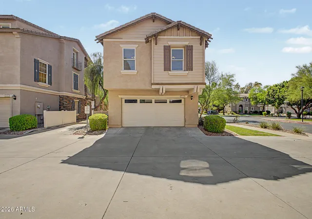 Photo 3 of Sale Pending at 2113 E Huntington Dr, Phoenix, AZ 85040 | MLS# 7035464 | Listing updated on 2026-09-19