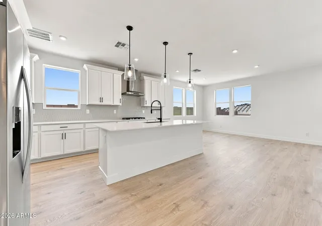 4th image of 2122 W Desert View Dr, Phoenix, AZ 85041 | MLS# 7032607
