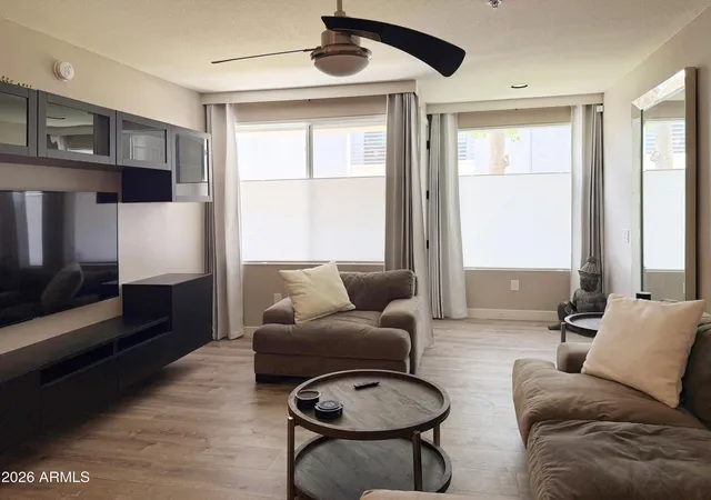 Listing Photo 3 - Condo for sale in building located at 3633 N 3Rd Ave, Phoenix, AZ 85013 - Unit #1027