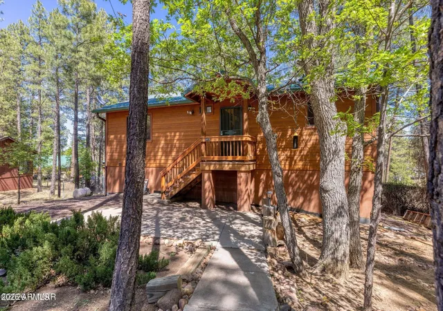 Photo 3 of Single family home for sale at 563 Spruce Dr, Pinedale, AZ 85934 | MLS# 7033031 | Listing updated on 2026-06-15
