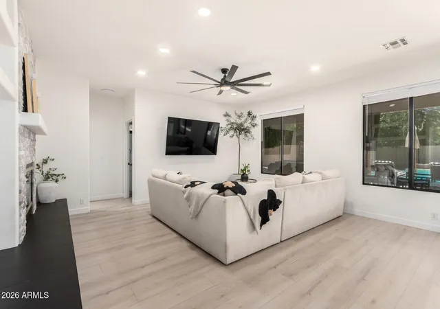 Photo 3 of Sale Pending at 4025 E Paso Trl, Phoenix, AZ 85050 | MLS# 7034587 | Listing updated on 2026-08-24