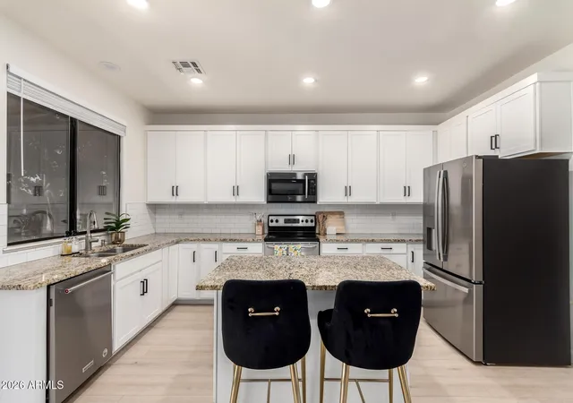 Photo 4 of Sale Pending at 4025 E Paso Trl, Phoenix, AZ 85050 | MLS# 7034587 | Listing updated on 2026-08-24