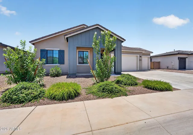 Photo 3 of Single family home for sale at 8025 W Gardenia Ave, Glendale, AZ 85303 | MLS# 7037094 | Listing updated on 2026-09-19