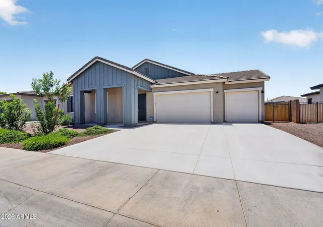 Photo 4 of Single family home for sale at 8025 W Gardenia Ave, Glendale, AZ 85303 | MLS# 7037094 | Listing updated on 2026-09-19