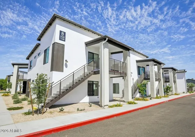Photo 3 of Townhouse for sale at 6077 N 60th Avenue, Glendale, AZ 85301 | MLS# 7033508 | Listing updated on 2026-09-15