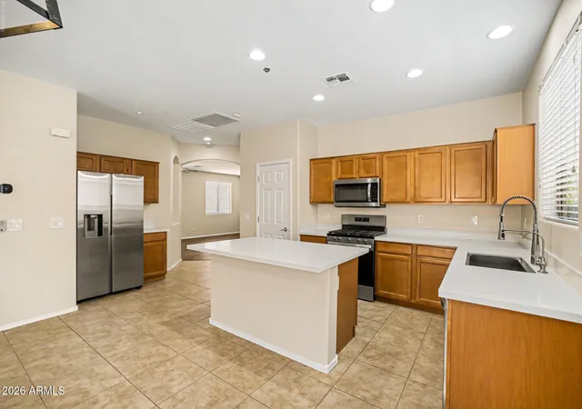 Photo 3 of Sale Pending at 12092 W Eagle Ridge Ln, Peoria, AZ 85383 | MLS# 7045367 | Listing updated on 2026-09-07