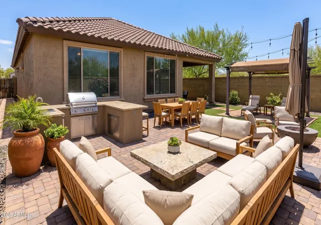 Photo 4 of Single family home for sale at 6516 W Madre Del Oro Dr, Phoenix, AZ 85083 | MLS# 7035890 | Listing updated on 2026-09-07