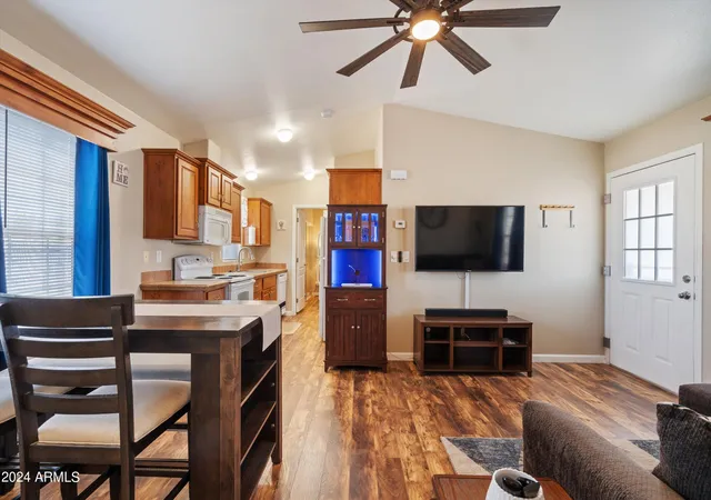 3rd image of 10960 N 67Th Ave #122, Glendale, AZ 85304 | MLS# 7037252