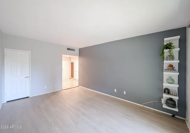2nd image of 357 E Thomas Rd, Phoenix, AZ 85012