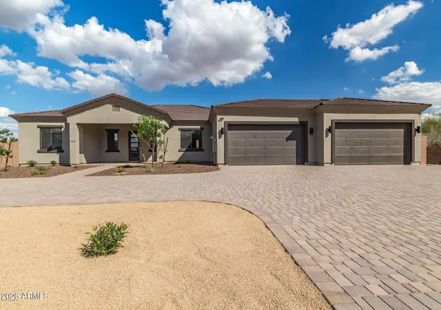 1st image of 2639 W Lavitt Ln, Phoenix, AZ 85086 | MLS# 7033962
