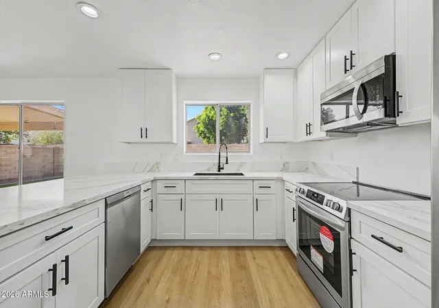 Photo 3 of Sale Pending at 1944 E Fellars Dr, Phoenix, AZ 85022 | MLS# 7036120 | Listing updated on 2026-09-18
