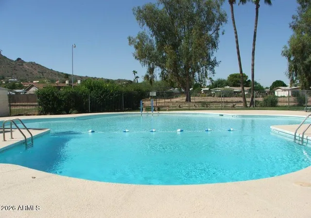 2nd image of 2021 E Tierra Buena Ln, Phoenix, AZ 85022