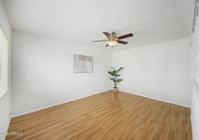 5th image of 2021 E Tierra Buena Ln, Phoenix, AZ 85022