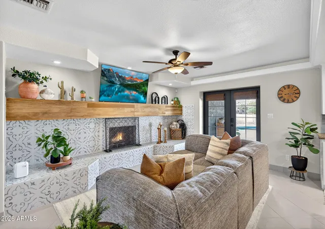 Photo 4 of Single family home for sale at 4946 W Creedance Blvd, Glendale, AZ 85310 | MLS# 7035128 | Listing updated on 2026-09-28