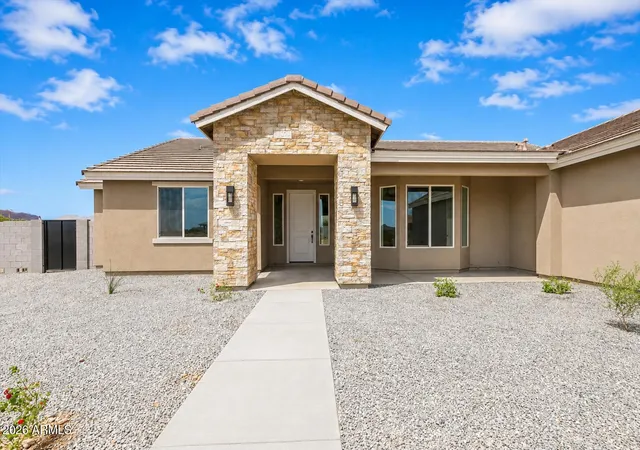 1st image of 1686 E Carriage Ln, Phoenix, AZ 85086 | MLS# 7035157