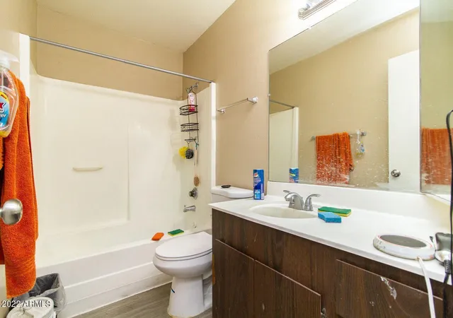 Listing Photo 4 - Condo for sale in building located at 3520 W Dunlap Ave, Phoenix, AZ 85051 - Unit #109