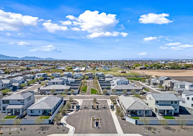 3rd image of 2327 E Levi Dr, Phoenix, AZ 85040 | MLS# 7035721