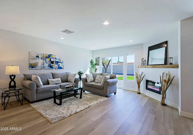 Photo 4 of Single family home for sale at 1215 E Cambridge Ave, Phoenix, AZ 85006 | MLS# 7037982 | Listing updated on 2026-08-11