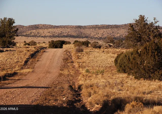 Photo 4 of Sale Pending at Wrangler R Wrangler Ridge Rd #301118203, Seligman, AZ 86337 | MLS# 7035853 | Listing updated on 2026-07-15