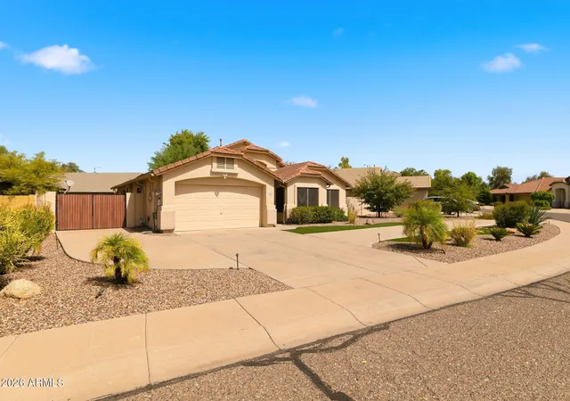 Photo 3 of Sale Pending at 3416 W Patrick Ln, Phoenix, AZ 85027 | MLS# 7061039 | Listing updated on 2026-09-01