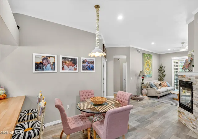 Listing Photo 4 - Condo for sale in building located at 7887 N 16Th St, Phoenix, AZ 85020 - Unit #211