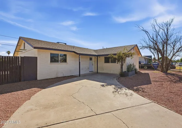 Single family home for sale at 6425 W Rose Ln, Glendale, AZ 85301 | MLS# 7036650