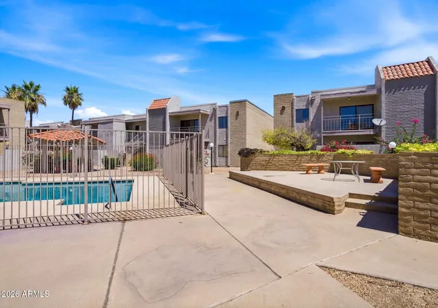 Listing Photo 2 - Condo for sale in building located at 16635 N Cave Creek Rd, Phoenix, AZ 85032 - Unit #127