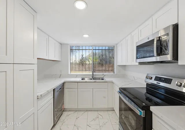 3rd image of 4427 W Dahlia Dr, Glendale, AZ 85304 | MLS# 7036460