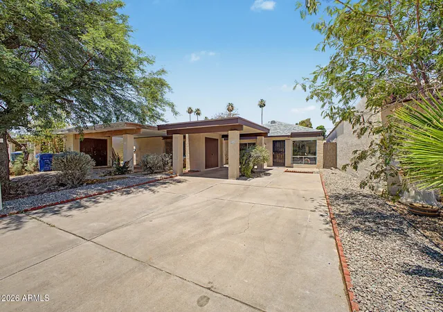 Photo 2 of Sale Pending at 564 E Royal Palms Dr, Mesa, AZ 85203 | MLS# 7036706 | Listing updated on 2026-07-21