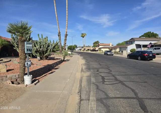 4th image of 2431 W Crocus Dr, Phoenix, AZ 85023 | MLS# 7041663