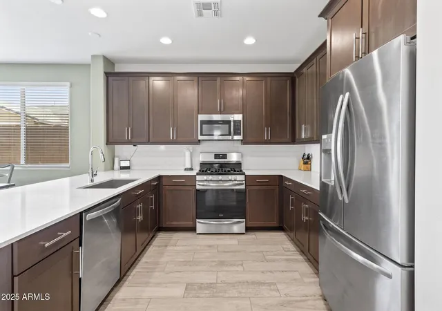 Photo 4 of Sale Pending at 6919 S 13th Place, Phoenix, AZ 85042 | MLS# 7038066 | Listing updated on 2026-09-16