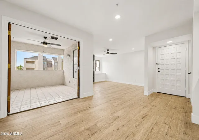 Listing Photo 3 - Condo for sale in building located at 7510 E Thomas Rd, Scottsdale, AZ 85251 - Unit #217