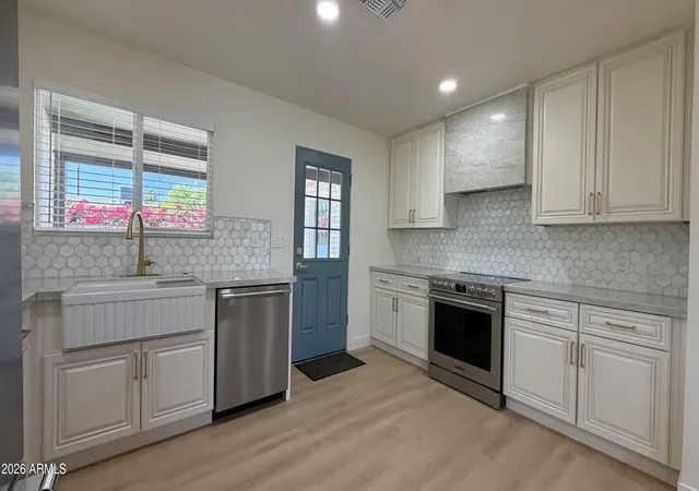 Photo 4 of Single family home for sale at 1707 W Highland Ave, Phoenix, AZ 85015 | MLS# 7037682 | Listing updated on 2026-09-08