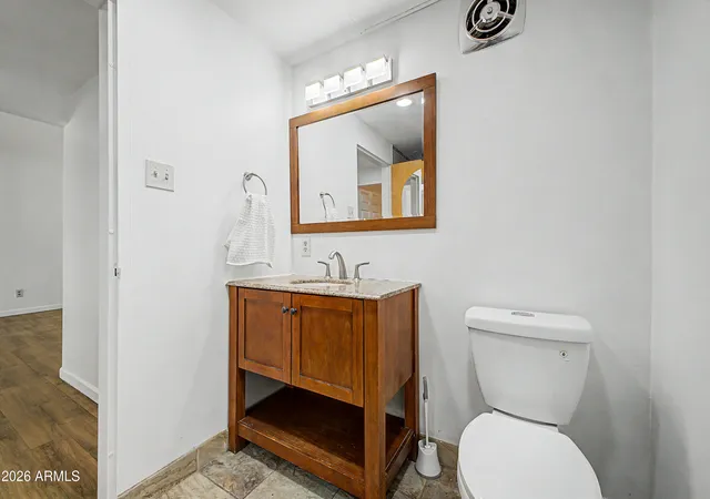 Listing Photo 5 - Condo for sale in building located at 6125 E Indian School Rd, Scottsdale, AZ 85251 - Unit #242