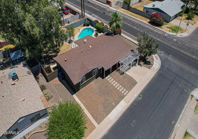 Photo 4 of Single family home for sale at 2302 W Berridge Ln, Phoenix, AZ 85015 | MLS# 7037084 | Listing updated on 2026-09-14