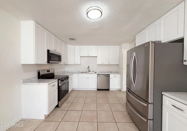 2nd image of 6060 W Hollyhock Dr, Phoenix, AZ 85033 | MLS# 7037195