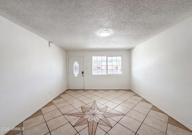 3rd image of 6060 W Hollyhock Dr, Phoenix, AZ 85033 | MLS# 7037195