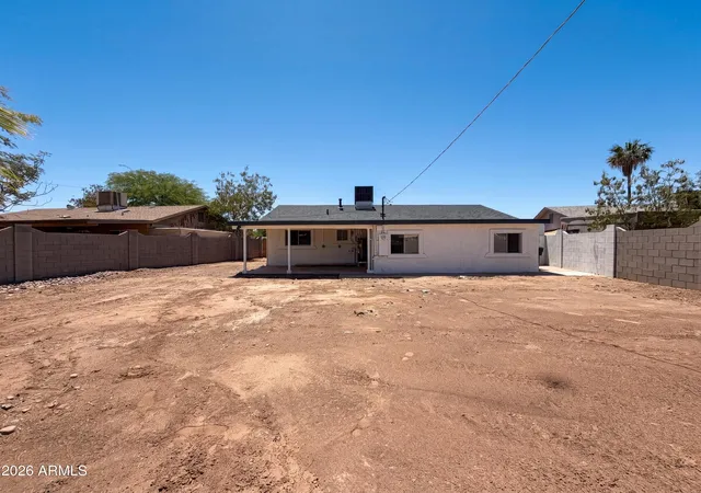 5th image of 6060 W Hollyhock Dr, Phoenix, AZ 85033 | MLS# 7037195