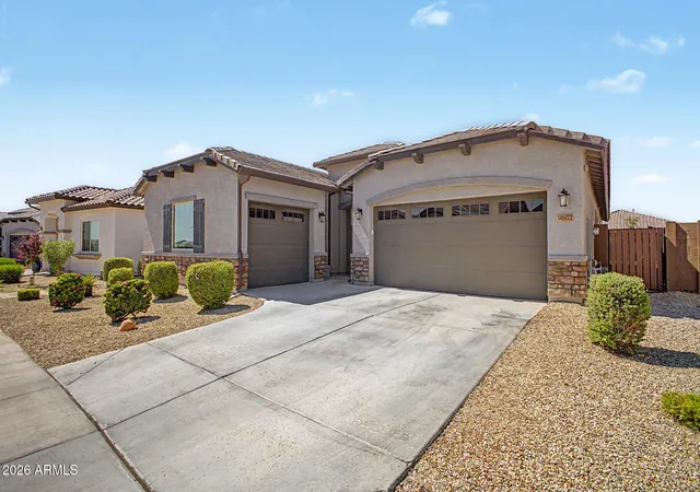 3rd image of 18977 W Desert Hills Dr, Surprise, AZ 85388 | MLS# 7037649