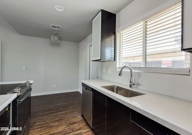 Photo 3 of Townhouse for sale at 4229 N 17th Street, Phoenix, AZ 85016 | MLS# 7038917 | Listing updated on 2026-08-25