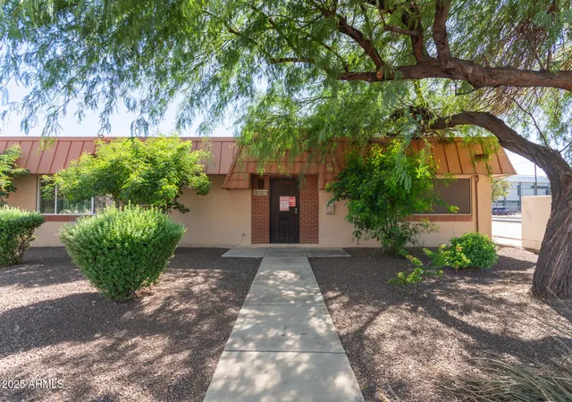Photo 3 of Townhouse for sale at 1821 W Augusta Ave, Phoenix, AZ 85021 | MLS# 7044070 | Listing updated on 2026-08-04