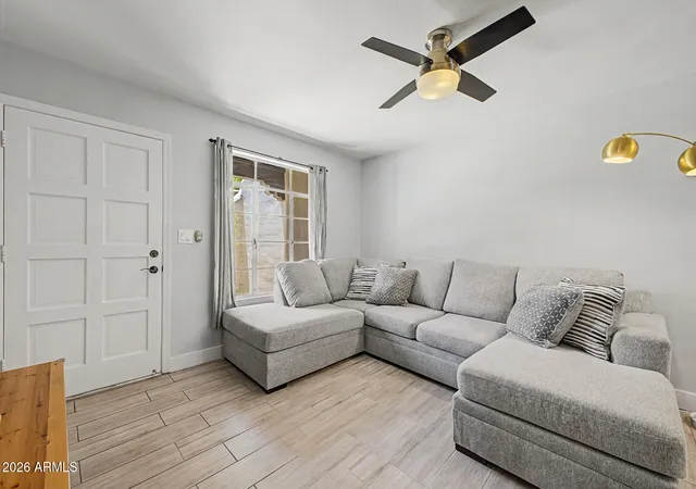 Listing Photo 4 - Condo for sale in building located at 1449 E Highland Ave, Phoenix, AZ 85014 - Unit #3