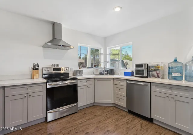 Photo 2 of Townhouse for sale at 2324 E Oak St, Phoenix, AZ 85006 | MLS# 7039794 | Listing updated on 2026-09-18